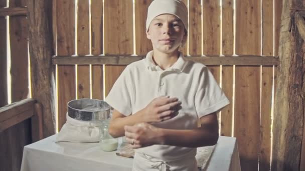 Young aspiring boy chef or baker — Stok video