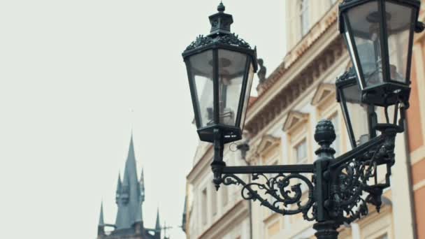 View on the buildings and street lantern on the old square in Prague — Stock Video