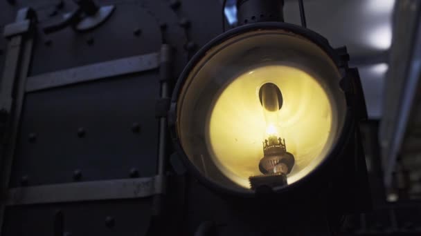 La légèreté est la vieille locomotive à vapeur — Video