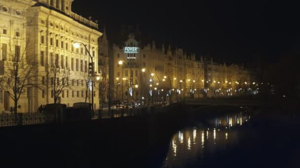 Calle Praga por la noche — Vídeo de stock