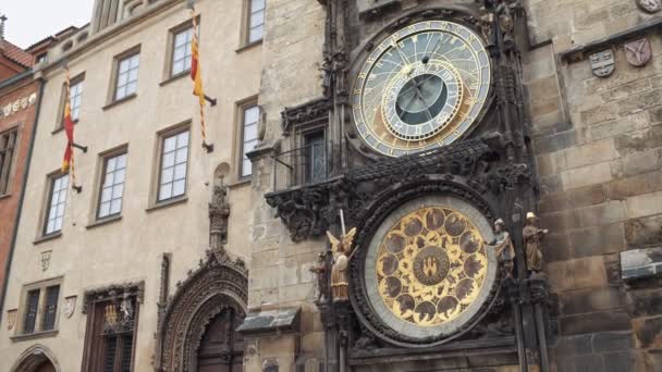 Prag, Tjeckien - 24 December 2016: exteriör utsikt över berömda byggnader och sevärdheter i Prag — Stockvideo