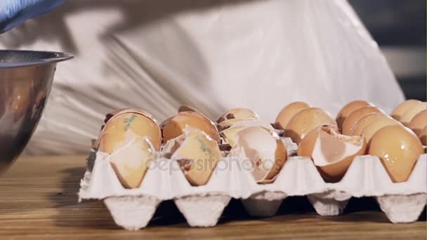 The cook cleverly breaks up a group of fresh eggs for baking - close-up — Stock Video