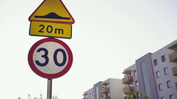 Road sign restricting speed — Stock Video