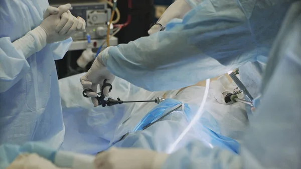 laparoszkópos veseműtét A srác krónikus prosztatitis