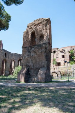 Eski harabeleriyle Palatine Tepesi. Eski Roma tarihi mimarisi. Palatino Romanları.