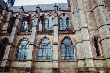 Arlon 'daki Saint-Martins Kilisesi, Lüksemburg, Belçika. Dış görünüşü, Neo-gotik tarzı, Wallonia 'nın en büyük mirası.