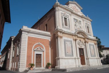 Chiesa di Santo Stefano dei Cavalieri, Piazza dei Cavalieri 'deki Santo Stefano kilisesi. Mannerist ve Rönesans mimarisinde Giorgio Vasari 'nin yaptığı dini anıt..
