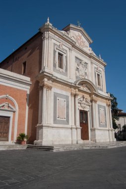 Chiesa di Santo Stefano dei Cavalieri, Piazza dei Cavalieri 'deki Santo Stefano kilisesi. Mannerist ve Rönesans mimarisinde Giorgio Vasari 'nin yaptığı dini anıt..