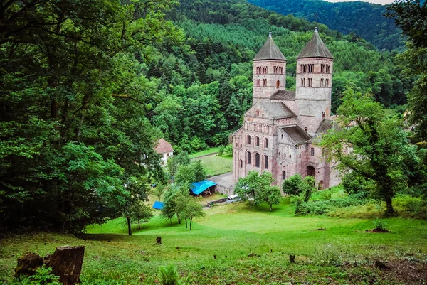 Murbach Manastırı, Guebwiller Vosges Vadisi 'nin dibinde, Alsace' de Buhl 'un yanında. Roma mimarisi