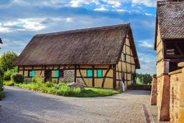  Alsace Ecomuseum, açık hava müzesi, zanaatkarların sunumu ve bir köy / Ungersheim 'in geleneksel evleri