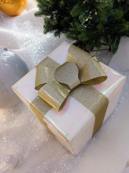 Centro Comercial Decoración Supermercados Con Abeto Gran Bola Navidad Regalos —  Fotos de Stock