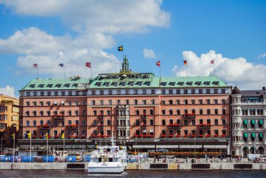 Stockholm, İsveç - 5 Ağustos 2012: Sdra Blasieholmshamnen 'deki Grand Hotel