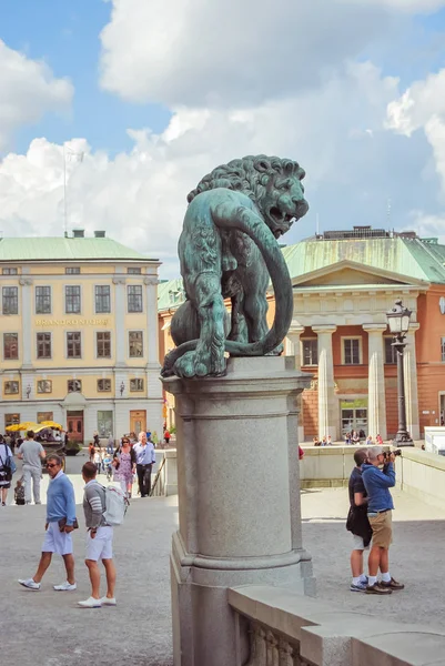 Estocolmo Suécia Agosto 2012 Estátua Leão Frente Palácio Real Stadsholmen — Fotografia de Stock