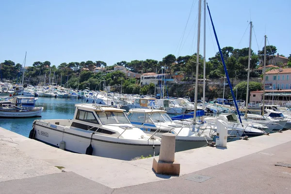 Bonito Puerto Con Barcos Vistas Mar Ciudad Provenza Marsella —  Fotos de Stock