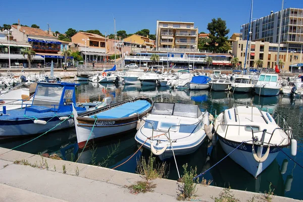 Bonito Puerto Con Barcos Vistas Mar Ciudad Provenza Marsella —  Fotos de Stock