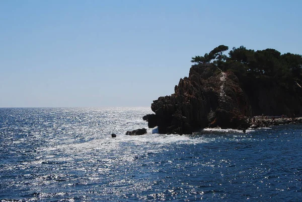 Vacker Utsikt Över Havet Med Horisonten Och Bergiga Klippor Provence — Stockfoto