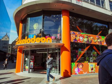 Londra, İngiltere - 29 Eylül 2015: Nickelodeon mağazası