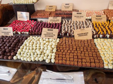 Londra, İngiltere - 29 Eylül 2015: Dark Sugars Cocoa House, Brick Lane 'de bir çikolata dükkanı