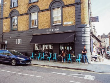 Londra, İngiltere - 29 Eylül 2015: Shoreditch 'teki Franze & Evans Cafe / Restoran