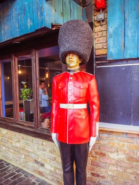 Londra, İngiltere - 29 Eylül 2015: İngiliz Kraliyet Muhafız Heykeli Camden Lock 'ta
