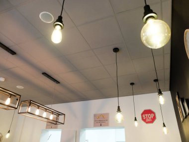 Charleroi, Belçika - 28 Aralık 2019: Veni Vidi Vegan, Charleroi 'de küçük bir organik ve vegan restoranı