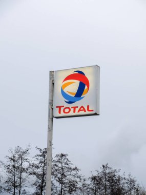 Rodange, Lüksemburg - 10 Aralık 2019: Toplam Benzin İstasyonu