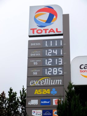 Rodange, Lüksemburg - 10 Aralık 2019: Toplam Benzin İstasyonu