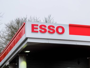 Rodange, Lüksemburg - 10 Aralık 2019: Esso Benzin İstasyonu