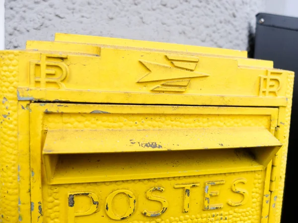 Longlaville Ranska Joulukuuta 2019 Ranska Ranskan Posti Keltainen Postilaatikko — kuvapankkivalokuva