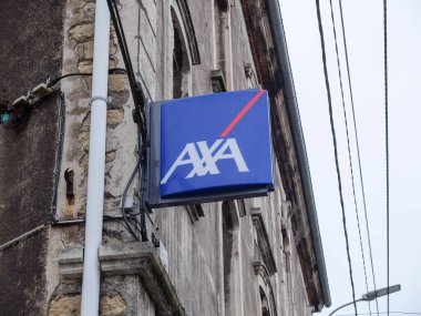 Longlaville, Fransa - 10 Aralık 2019: AXA Fransız bankası logo işareti