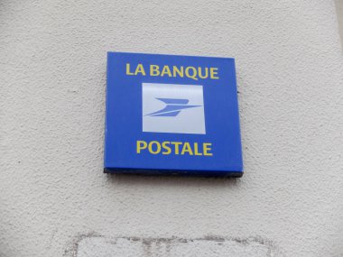 Longlaville, Fransa - 10 Aralık 2019: La Banque Postale Fransız bankasının logosu