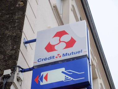 Longlaville, Fransa - 10 Aralık 2019: ATM makineli Crdit Mutuel Fransız Bankası