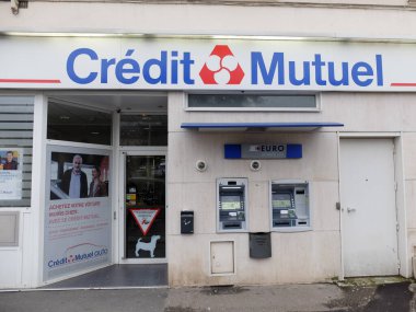 Longlaville, Fransa - 10 Aralık 2019: ATM makineli Crdit Mutuel Fransız Bankası