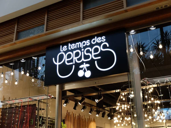 Temps Des Cerises Storefront Temps Des Cerises French Brand Clothing — Stock Photo, Image