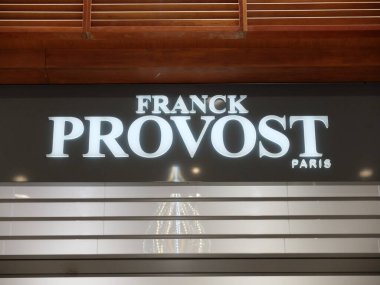 Franck Provost mağazası önü. Franck Provost dünya çapında bilinen bir kuaför ve kuaför ürünleri markası.