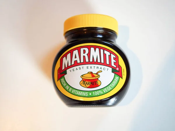 Marmite kavanozu. Marmite, mayanın İngiliz markasıdır. Ayrıca folik asit kaynağıdır. 