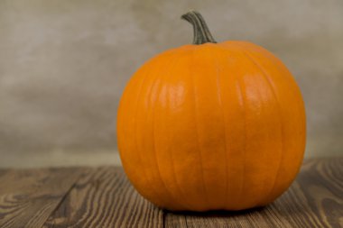 Turuncu kabak sonbahar ve Halloween bir sembolü olarak