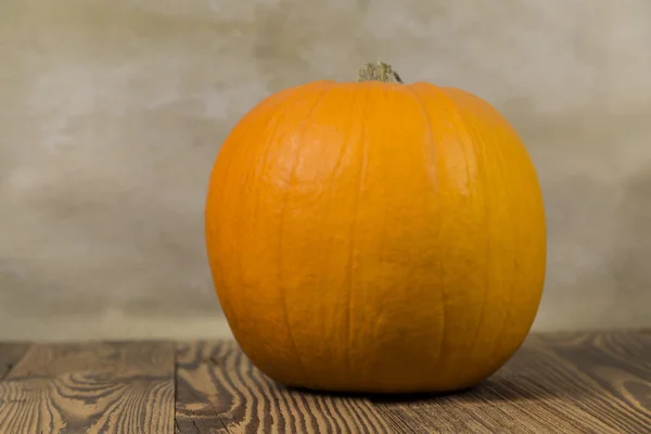作为秋天和万圣节的象征的橙色南瓜 — 图库照片