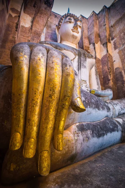 Buda Sukhothai parmakları. Sukhothai Tarih Parkı, Wat Si C — Stok fotoğraf