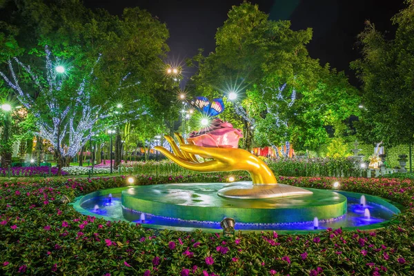 Uma escultura no parque Tung na província de Chiangrai — Fotografia de Stock