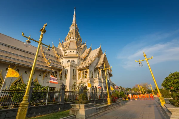 Wat Sothon Wararam Worawihan храм в провинции Chachoengsao — стоковое фото