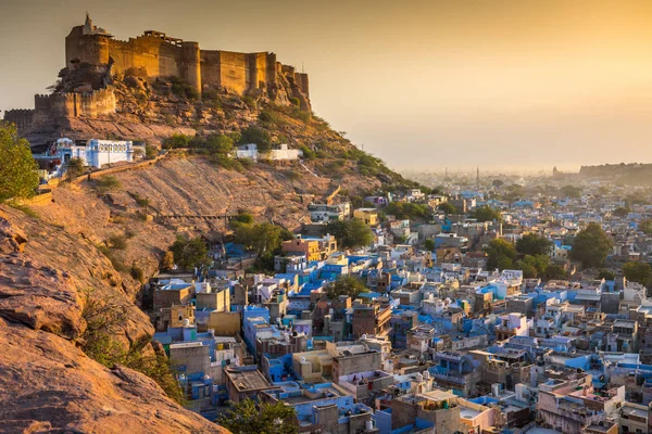 La città blu e Mehrangarh Fort a Jodhpur. Rajasthan, India — Foto Stock