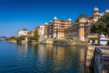 Udaipur şehir palace mavi gökyüzü arka plan, Udaipur Hindistan ile