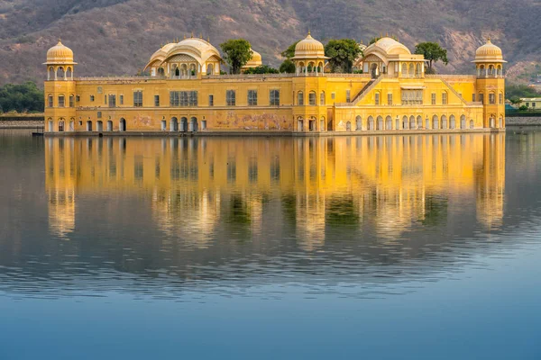 JAL Mahal palace νερό στο Jaipur Ρατζαστάν και Ινδία. — Φωτογραφία Αρχείου
