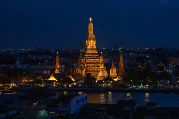 Templo de Wat Arun en el crepúsculo en Bangkok Tailandia  . — Foto de Stock