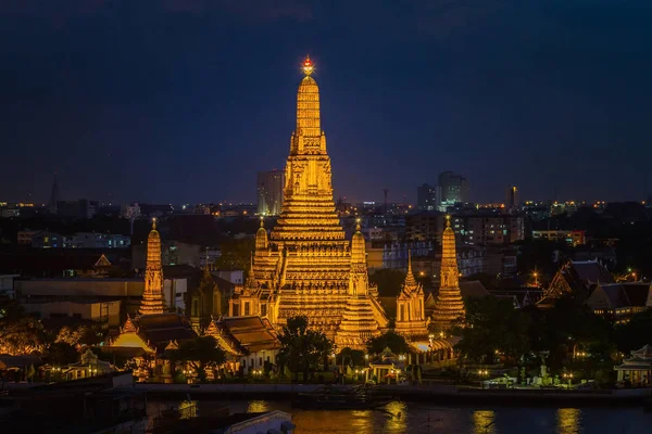 扫管笏阿伦寺在黄昏时分在曼谷泰国 . — 图库照片