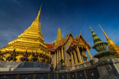 Wat Phra Kaew, Tapınağı Emerald Buda mavi gökyüzü Bangko ile