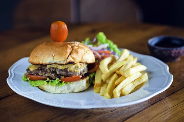 Hamburguesa fresca deliciosa — Foto de Stock