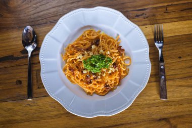 domates soslu makarna