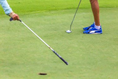 Kadın golf oyuncu düşük bölümü